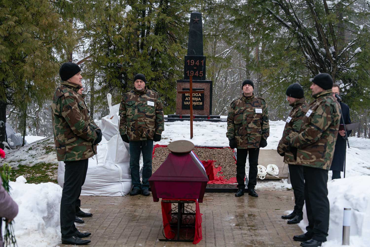 Генерала Якунина перезахоронили в Мадоне